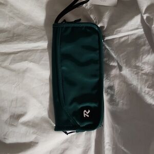 NWT R. Riveter Reveille Travel Wallet Nylon In Forest Green